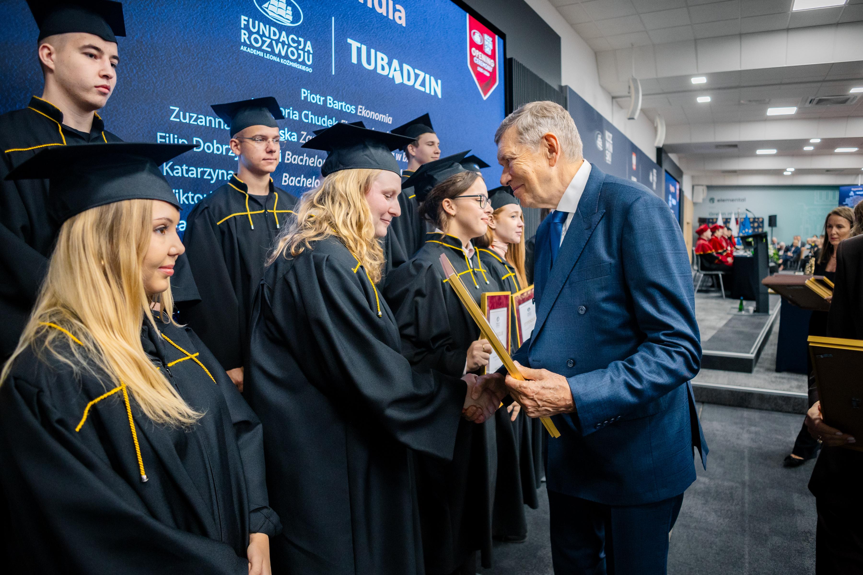Grupa Tubądzin na inauguracji roku w Akademii Leona Koźmińskiego: stypendia i prestiżowa nagroda