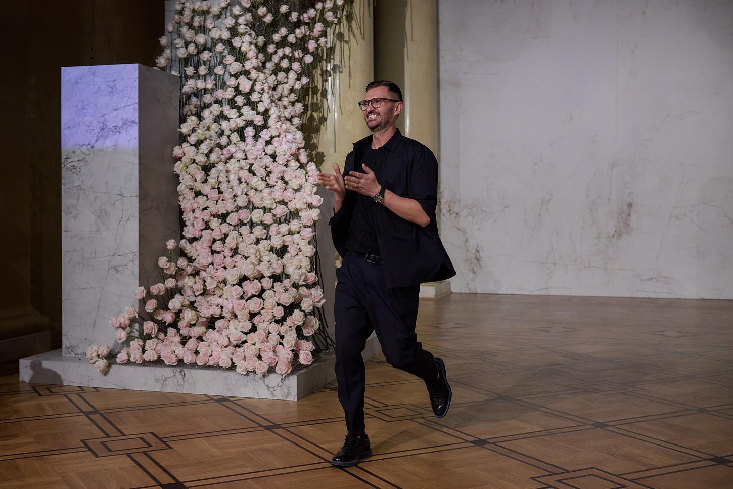 Ożywcza fuzja klasycznego piękna i nieposkromionej swobody Pokaz mody Macieja Zienia z kolekcją od Grupy Tubądzin