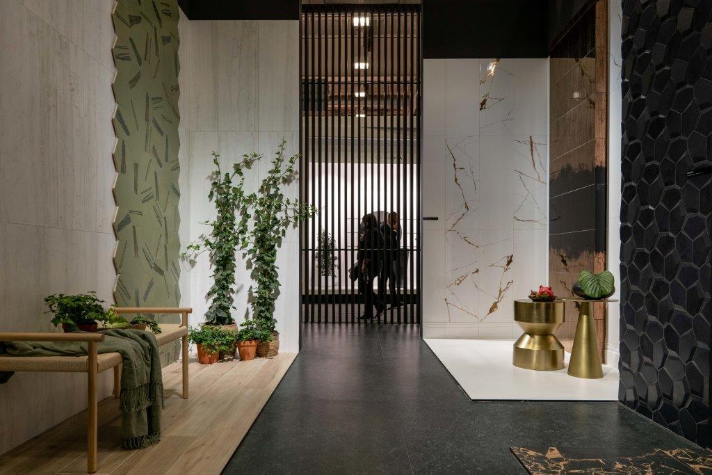 Bogactwo kolorów zaklętych w surowych skałach - Tubądzin prezentuje nowości na targach Cersaie 2021